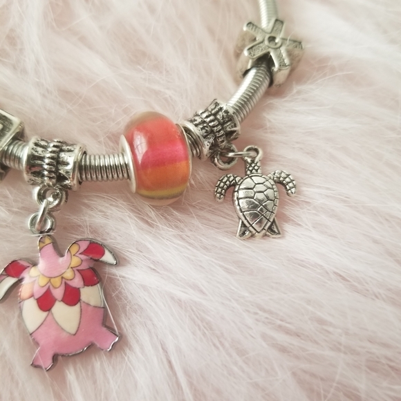 3/$30 ❤️ Charm Bracelet New - Picture 5 of 5